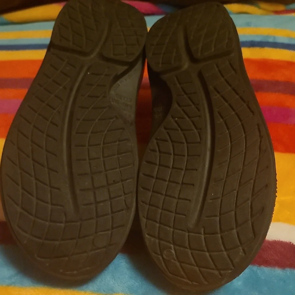 OOFOS Leopard Print Clogs/Slides - Picture 2 of 3